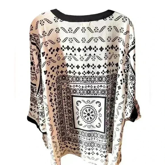 Antilia Femme 3X off white & black tunic length blouse with side slits EUC. - Picture 2 of 12